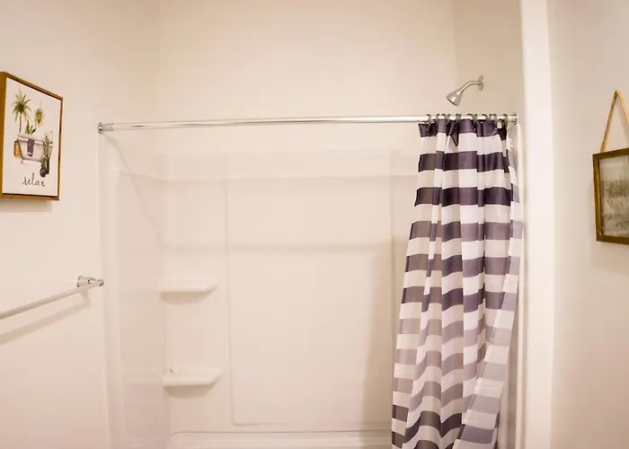 Spacious 3br - Pool, Playground, Ev Station L2, Near Freeway, Free Parking Holiday home