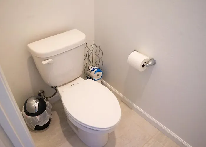 Spacious 3br - Pool, Playground, Ev Station L2, Near Freeway, Free Parking Holiday home