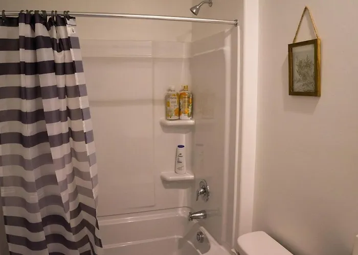 Holiday home Spacious 3br - Pool, Playground, Ev Station L2, Near Freeway, Free Parking