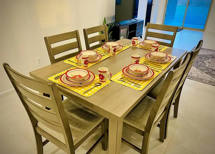 Holiday home Spacious 3br - Pool, Playground, Ev Station L2, Near Freeway, Free Parking *