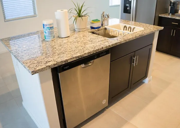 Spacious 3br - Pool, Playground, Ev Station L2, Near Freeway, Free Parking