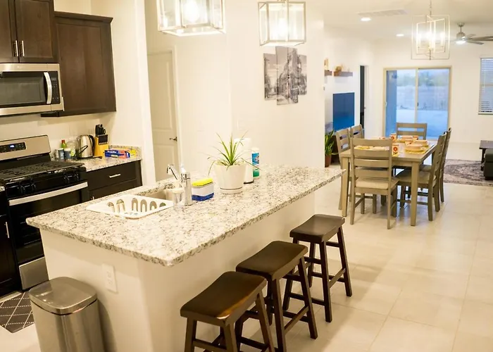 Holiday home Spacious 3br - Pool, Playground, Ev Station L2, Near Freeway, Free Parking Tucson