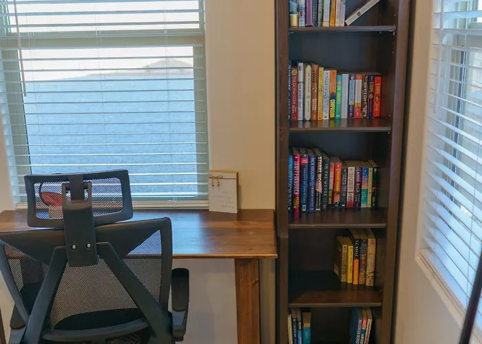 Spacious 3br - Pool, Playground, Ev Station L2, Near Freeway, Free Parking Holiday home